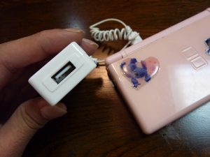 100円ショップのUSB充電器でニンテンドーDSを充電してみた