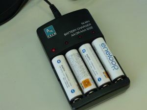エネループ4本を同時に充電できる激安のUSB充電器を買ってみた。