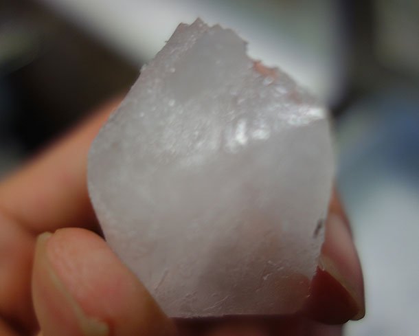 マグネシウムアイスを舐める