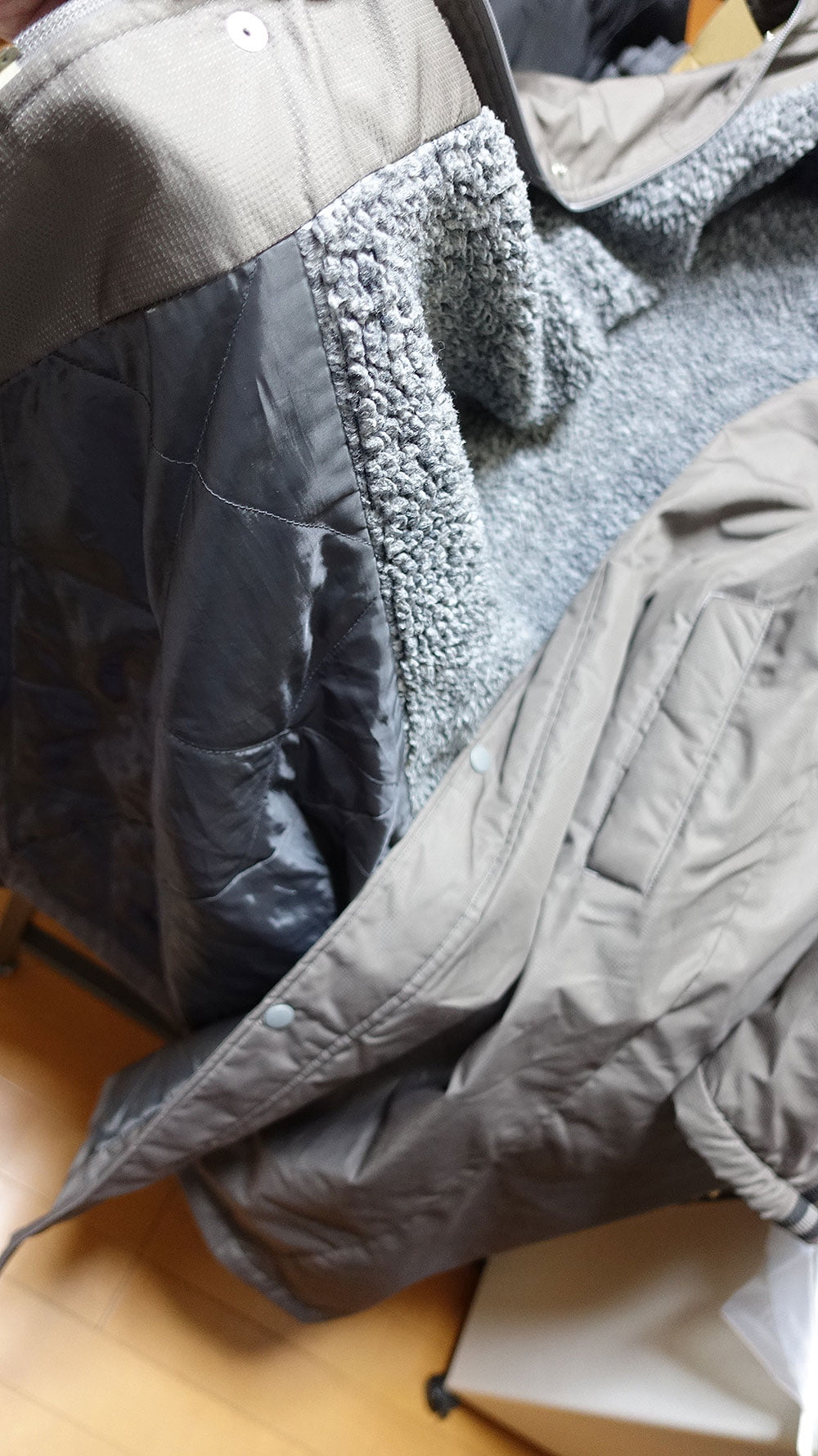 アディダスのベンチコート