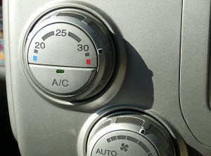 カーエアコンのACボタンの謎。冬場のエアコン代はタダだった