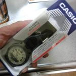 赤ちゃんを抱っこしても危なくない! 幼児のパパ向け腕時計 CASIOのAW-80V-3BJFを自慢する
