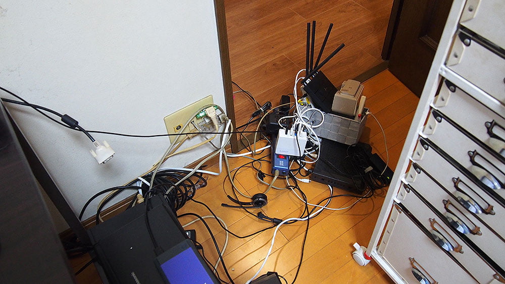 ケーブルがゴチャゴチャ