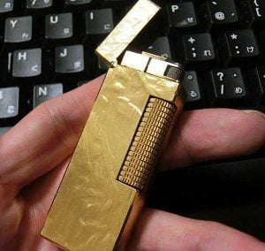 100円ショップのUSマートで買える、ダンヒルライターのガス