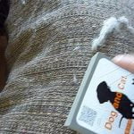 カーペットやソファーについた猫や犬の抜け毛が驚くほど取れるお掃除グッズ『一毛打尽』を買ってみた（動画あり）