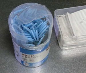 100円ショップのセリアで買える糸ようじ