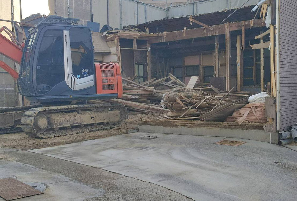 一戸建ての解体工事の様子