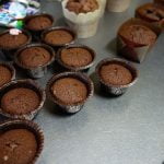 子どもがバレンタインにセノビック入りのチョコチップカップケーキをつくっててワロた