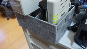 無線LANルーターやモデムの発熱対策に効果抜群! ダイソーの小物入れ