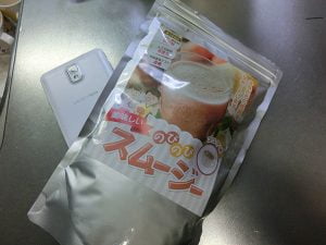 のびのびスムージーとセノビックの違いは栄養素の種類とスピルリナの有無