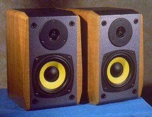 3000円とは思えない高音質。ドスパラで販売台数No.1のPCスピーカー、R1000TCN