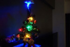 100円ショップのダイソーで買えるクリスマスツリー&デコレーションライト