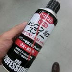 網戸の戸車の滑りが悪いときに！一発で解消してくれるKUREのシリコンスプレー