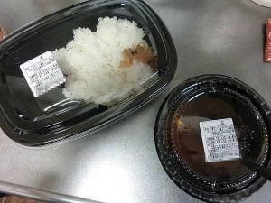 すき家の持ち帰り用カレーの容器が2つにわかれている理由って?