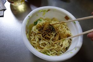 カップ焼きそばのキング、日清ＵＦＯを食べる